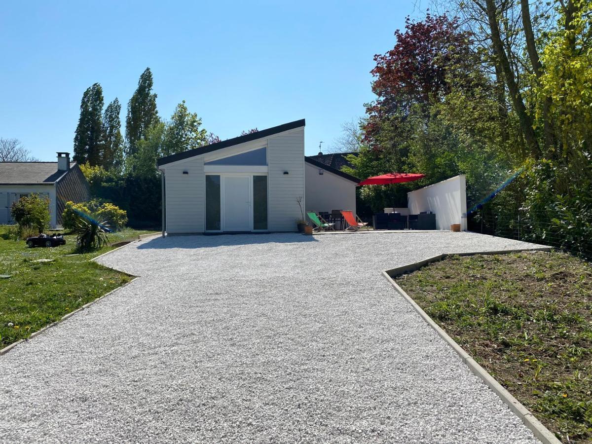 Villa Entouree De Verdure Avec Parking Prive Halluin Exterior photo